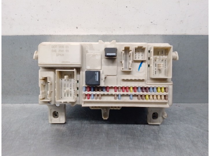 Recambio de caja reles / fusibles para volvo c30 (533) 2.0 d referencia OEM IAM 31268178 