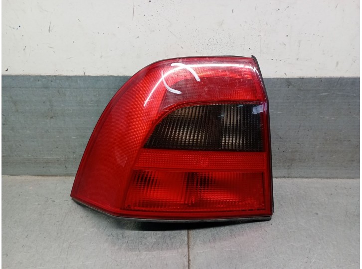 Recambio de piloto trasero izquierdo para opel vectra b (j96) 2.0 i 16v (f19) referencia OEM IAM 90512715 6223159 