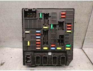 Recambio de caja reles / fusibles para renault fluence z.e. referencia OEM IAM 284B63080R 284B63080R 