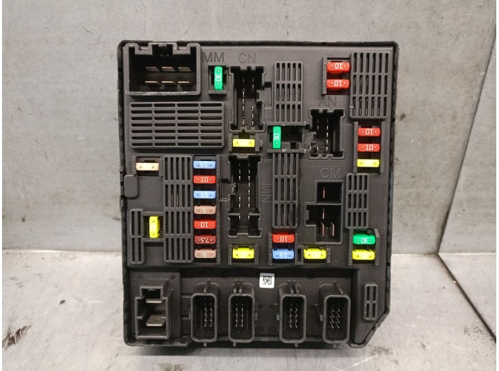 Recambio de caja reles / fusibles para renault fluence z.e. referencia OEM IAM 284B63080R 284B63080R 