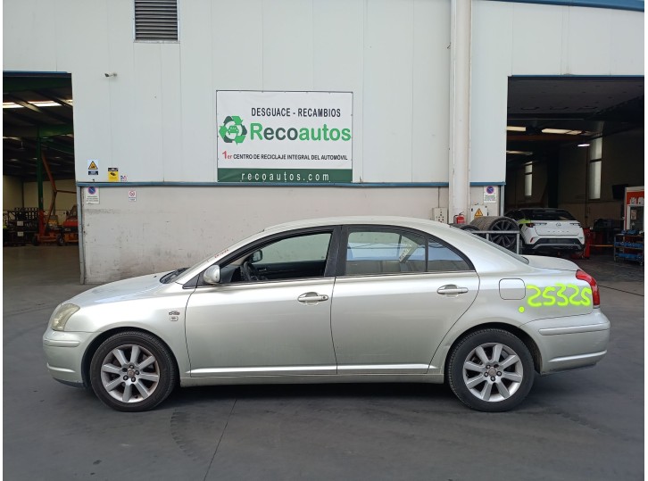 TOYOTA AVENSIS SEDÁN (_T25_)