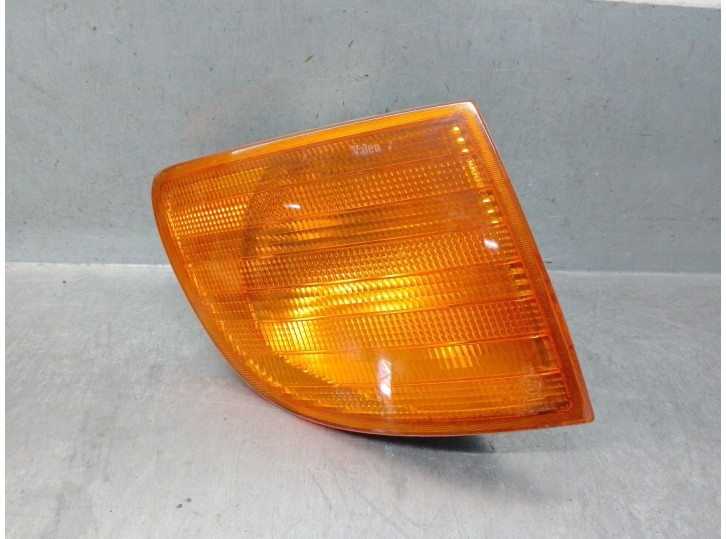 Replacement front right pilot light for Mercedes-Benz Vito Bus (W638) 112 CDI 2.2 (638.194) OEM IAM reference A6388200121