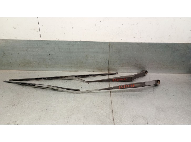 Recambio de brazo limpia delantero derecho para smart forfour (454) 1.5 cdi (454.001) referencia OEM IAM A4548200042 A4548200042