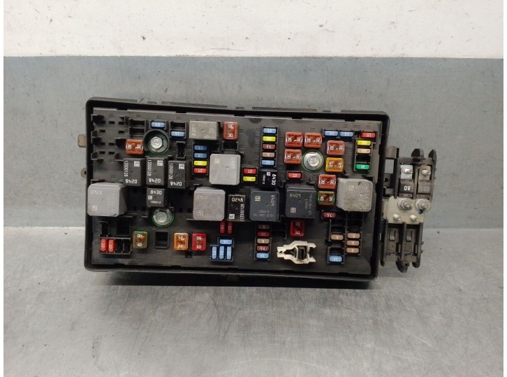 Recambio de caja reles / fusibles para opel insignia a (g09) 2.0 cdti (68) referencia OEM IAM 13343479 
