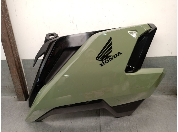 Recambio de embellecedor para honda nc nc 750 x dct (rh09) referencia OEM IAM 64161MKWD700 64161MKWD700 