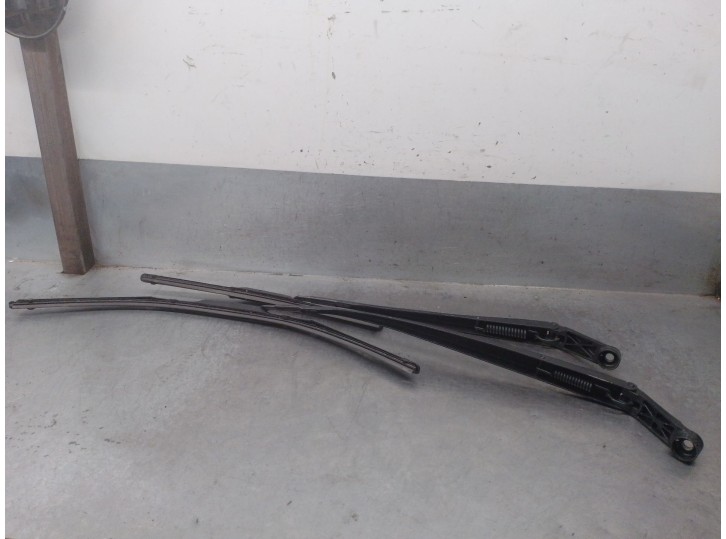 Recambio de brazo limpia delantero derecho para toyota auris (_e15_) 2.2 d (ade157_, ade151_) referencia OEM IAM 8521102180 8521