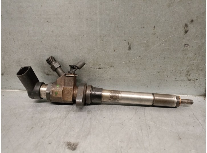 Recambio de inyector para volvo v50 familiar 2.0 diesel cat referencia OEM IAM 9647247280 SIEMENS