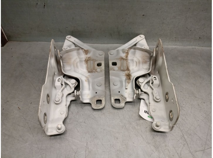 Second-hand bonnet hinge for jaguar xe (x760) 2.0 d OEM IAM reference GX7316800BA T2H12980