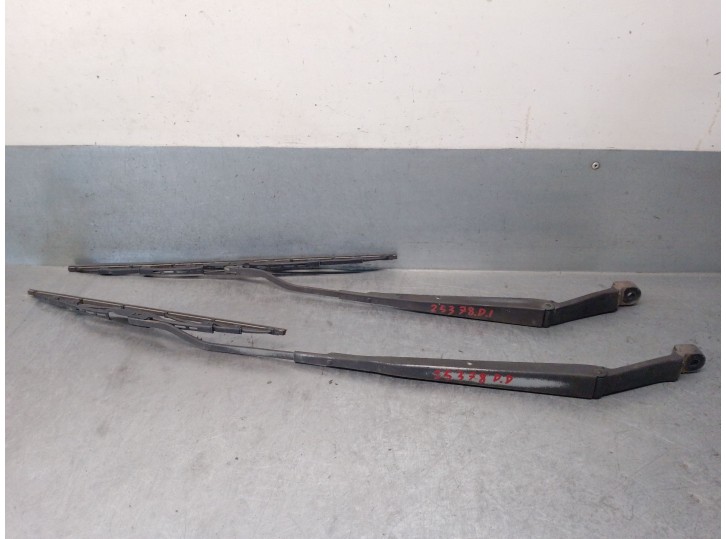 Second-hand right front wiper arm replacement part for hyundai matrix (fc) 1.5 crdi vgt OEM IAM reference 9832017000 9832017000