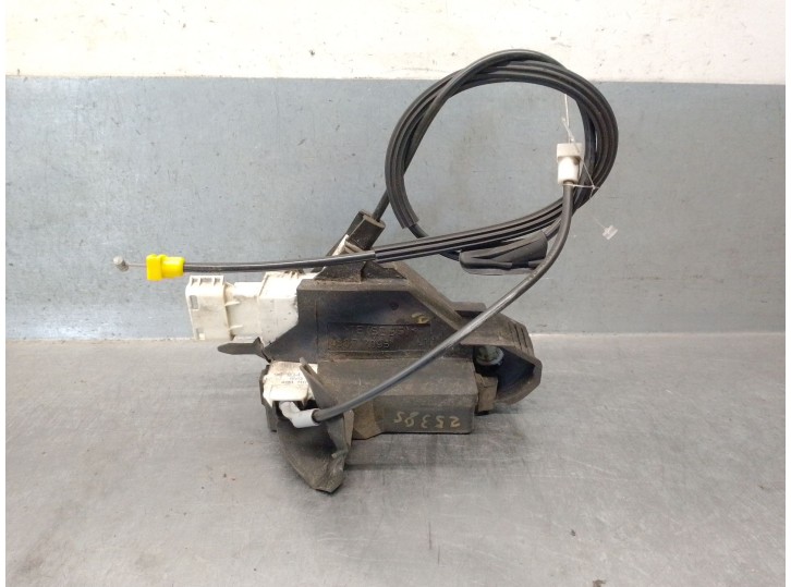 Second-hand left front door lock replacement part for citroën c4 coupé (la_) 1.6 hdi OEM IAM reference 9683417180 9135FE