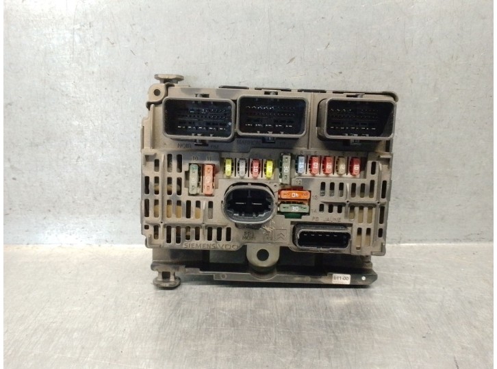Second-hand fuse / relay box spare part for citroën c4 coupé (la_) 1.6 hdi OEM IAM reference 9661682980 S118983011