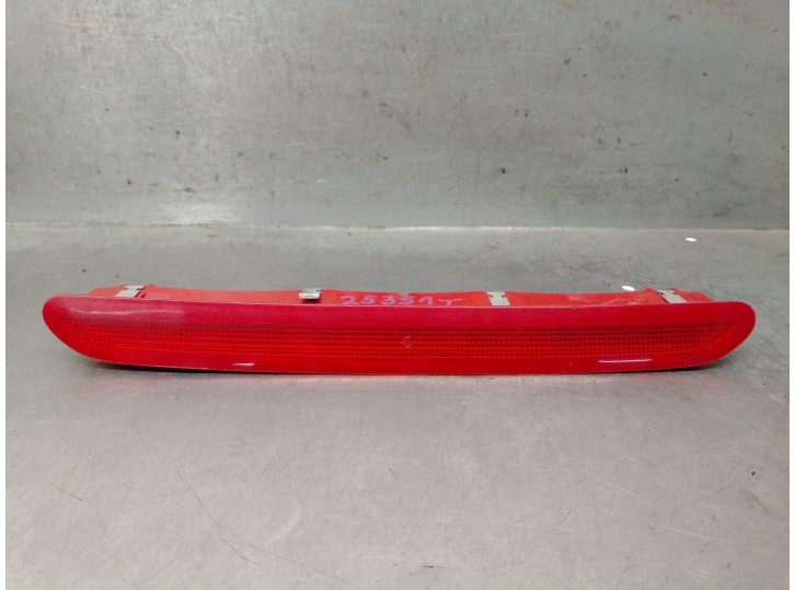 Second-hand center brake light spare part for Volkswagen Golf V (1K1) 1.4 TSI OEM IAM reference 1K6945097A 1K6945097B