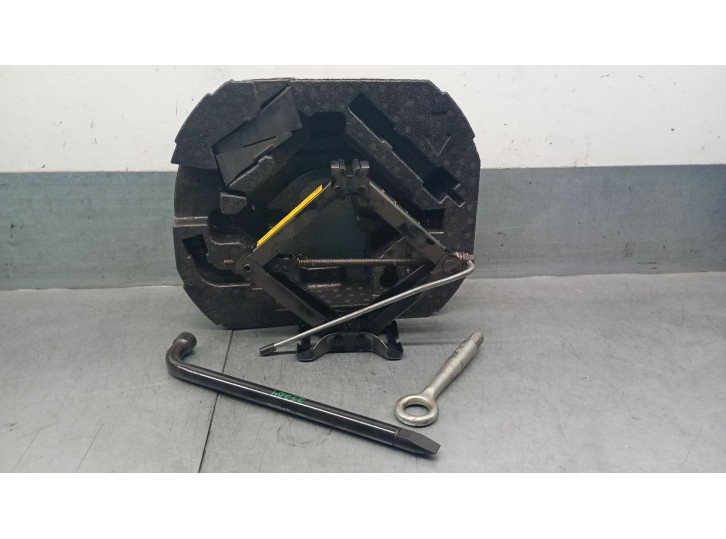 Second-hand car jack spare part for jaguar xf i (x250) 3.0 d OEM IAM reference 8X2317080BA C2Z10522