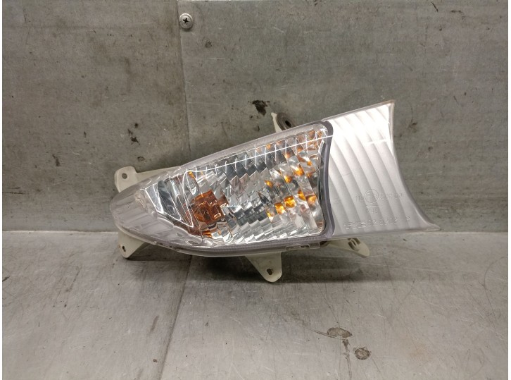 Replacement front right indicator light for Suzuki UH UH 125 Burgman OEM IAM reference 925203B 3560503H00000 