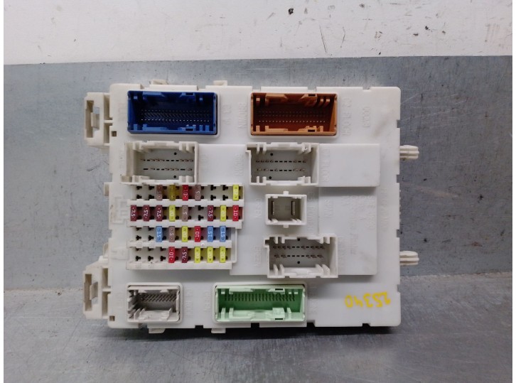 Recambio de caja reles / fusibles para ford focus iii turnier 1.5 tdci referencia OEM IAM F1FT14A073BF 