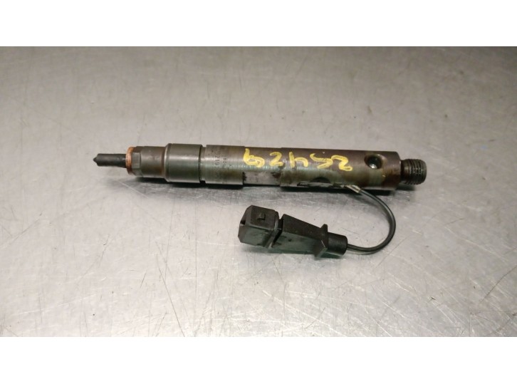 Recambio de inyector para volvo v40 station wagon (645) 1.9 di referencia OEM IAM 7700875035 0432193754