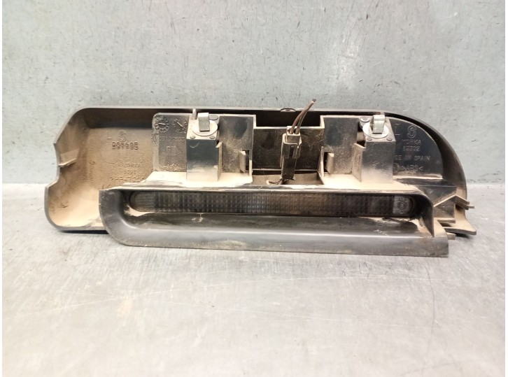 Replacement central brake light for Opel Combo van/MPV 1.3 CDTi 16V OEM IAM reference 09179553 1222681 