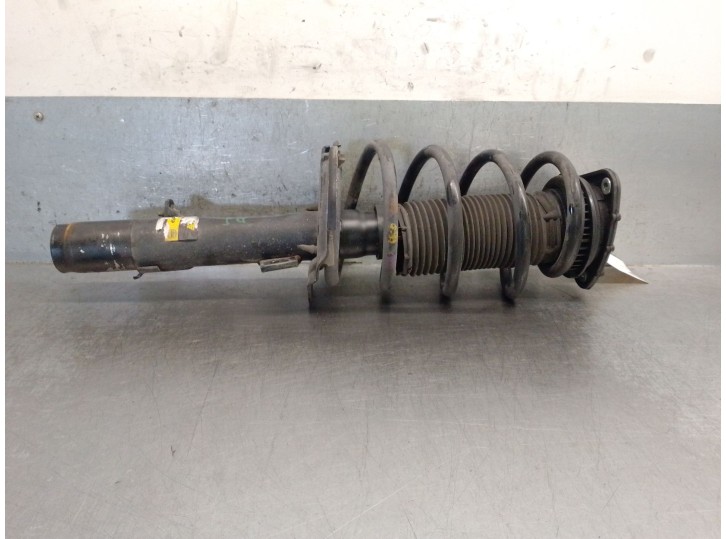 Replacement front left shock absorber for Ford Focus III Turnier 1.5 TDCi OEM IAM reference BV6118K001YBA 2317526 