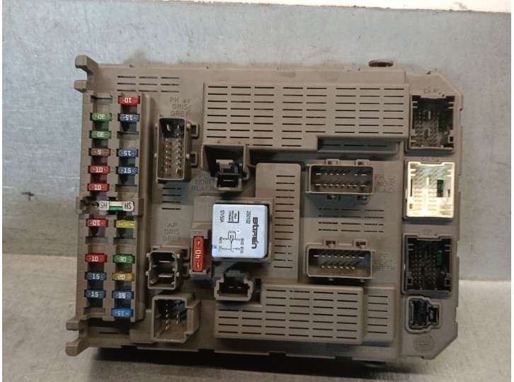 Replacement relay / fuse box for Citroën C8 (EA_, EB_) 2.2 HDI OEM IAM reference 9649477480
