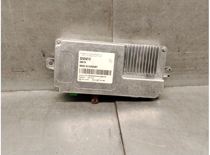 Replacement electronic module for Volvo XC60 II (246) B5 mild-hybrid AWD OEM IAM reference 32424213 