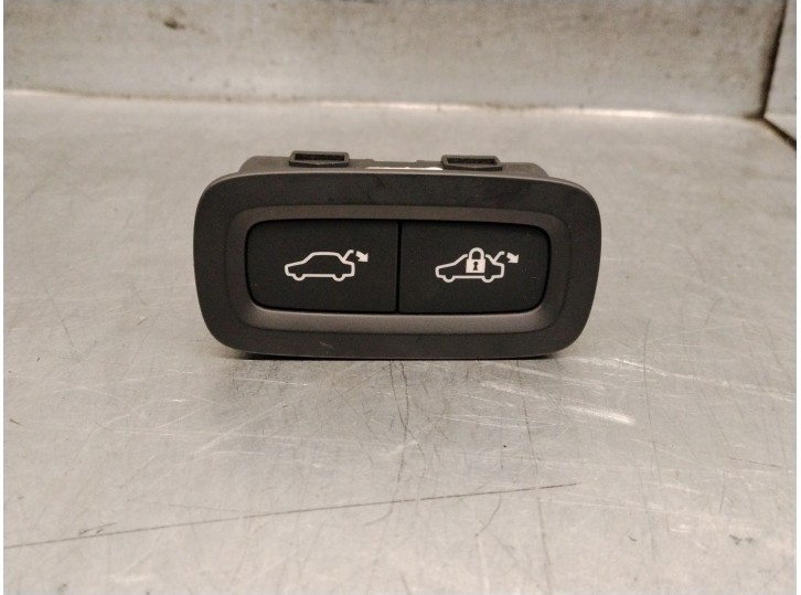 Replacement switch for Volvo XC60 II (246) B5 mild-hybrid AWD OEM IAM reference 31674801 