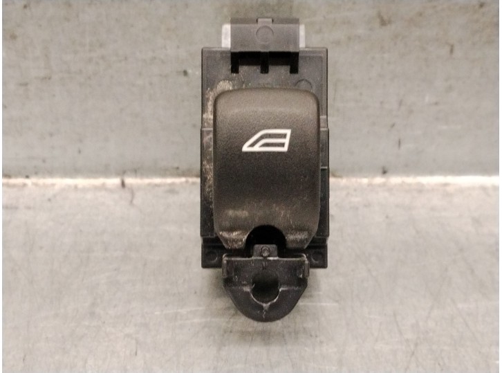 Replacement front right window switch for Volvo XC60 II (246) B5 Mild-Hybrid OEM IAM reference 31433408 31433408