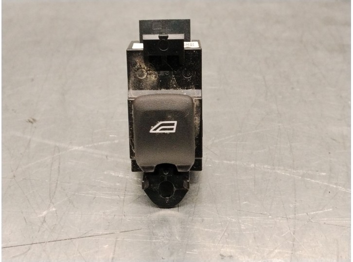 Replacement rear right window lift switch for Volvo XC60 II (246) B5 mild-hybrid AWD OEM IAM reference 31433408 31433408 
