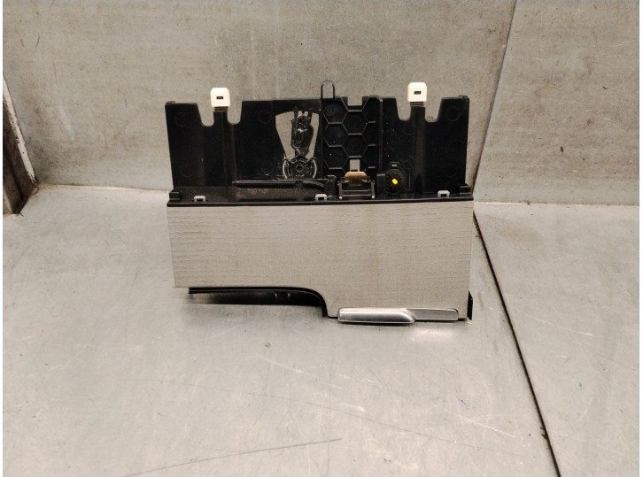 Replacement console for Volvo XC60 II (246) B5 Mild-Hybrid OEM IAM reference 32275471 32275471
