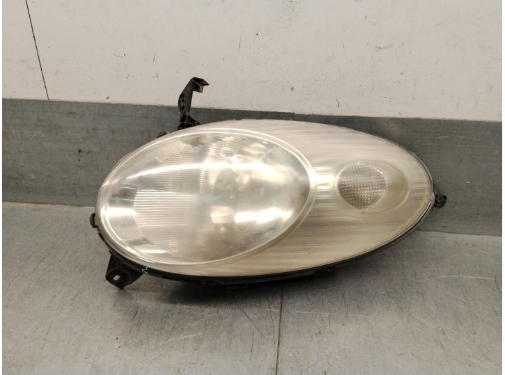 Recambio de faro derecho para nissan micra iii (k12) 1.5 dci referencia OEM IAM 26010AX700 26010AX700 
