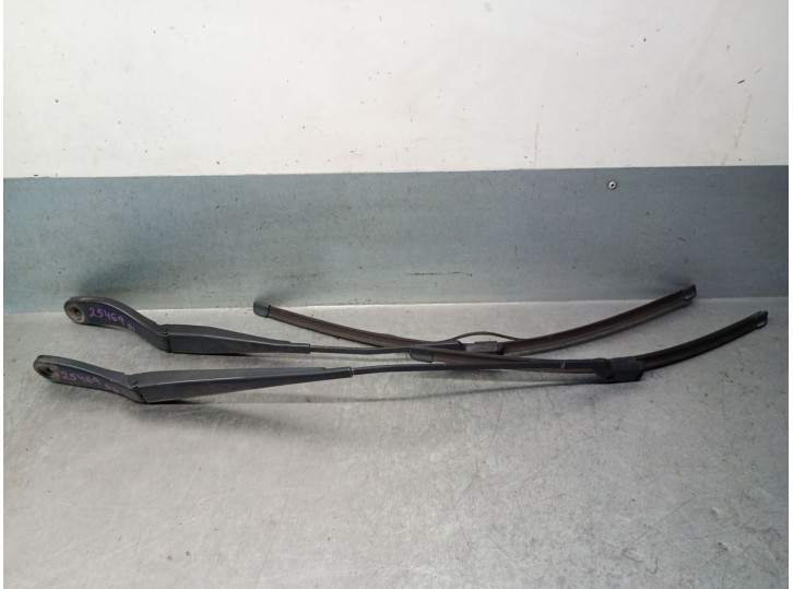 Recambio de brazo limpia delantero derecho para volvo c30 (533) 2.0 d referencia OEM IAM 31253997 31253997 