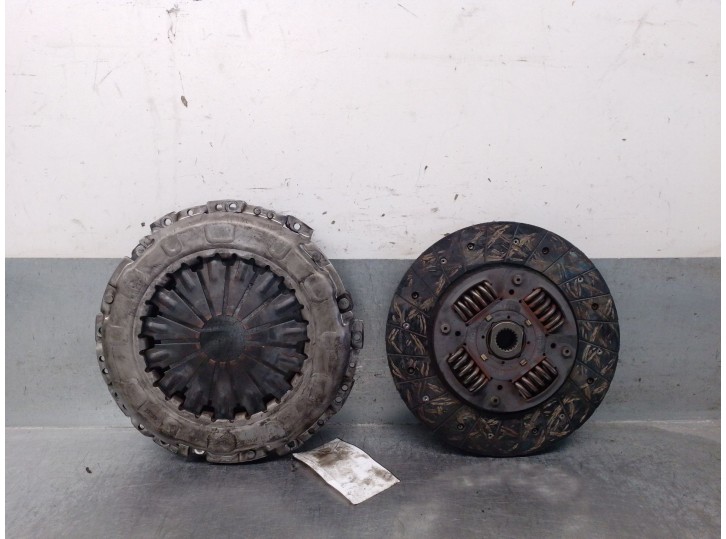 Replacement clutch kit for Hyundai i30 (FD) 1.6 CRDi OEM IAM reference 324074610 4130032021 