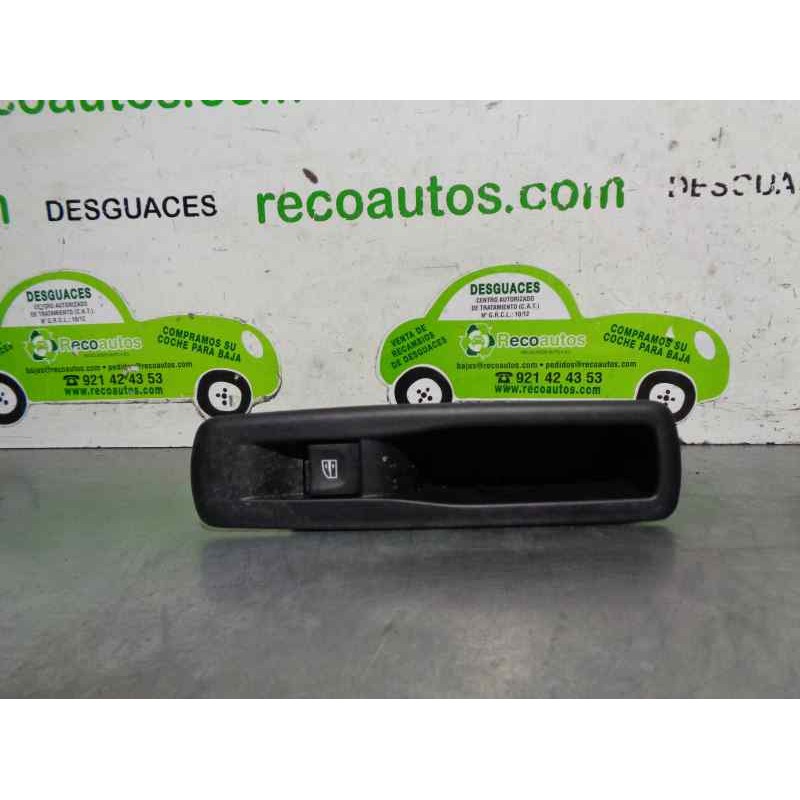 Recambio de mando elevalunas trasero izquierdo para renault megane iii berlina 5 p dynamique referencia OEM IAM 829500004R  