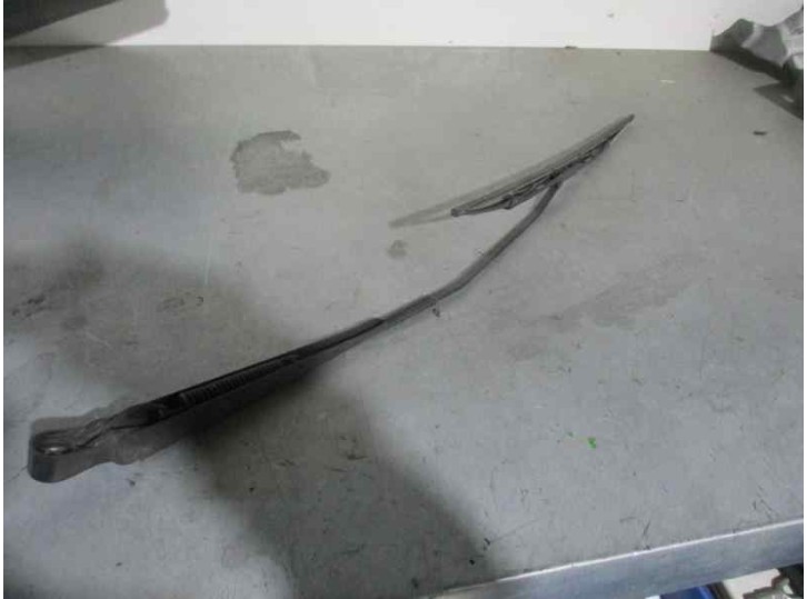 Replacement rear wiper arm for Kia Shuma II (FB) 1.6 OEM IAM reference 
