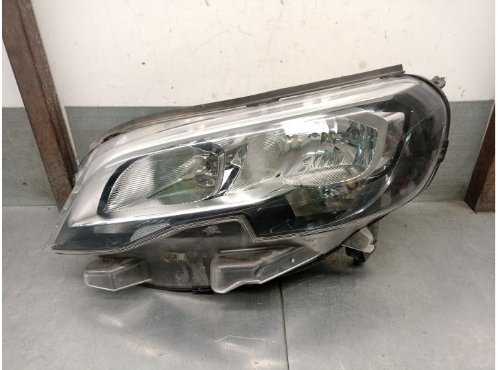 Replacement left headlight for Peugeot Expert van (v_) 1.5 BlueHDi 120 OEM IAM reference 9808572680 9808572680 