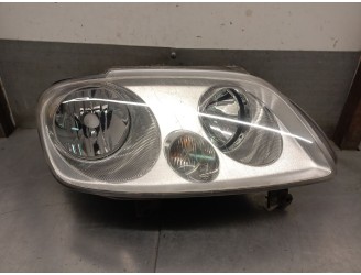 Replacement right headlight for Volkswagen Caddy III van/minivan (2KA, 2KH, 2CA, 2CH) 2.0 SDI OEM IAM reference 2K09410