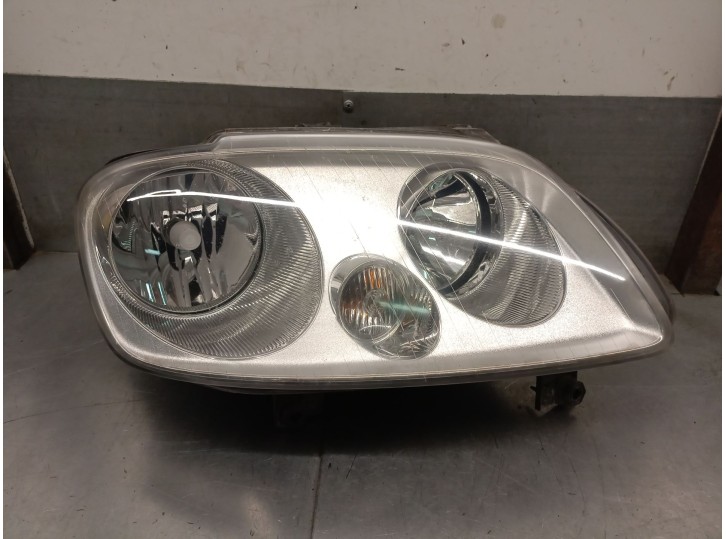 Replacement right headlight for Volkswagen Caddy III van/minivan (2KA, 2KH, 2CA, 2CH) 2.0 SDI OEM IAM reference 2K09410