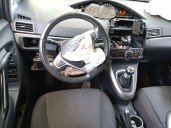 toyota verso (_r2_) del año 2015