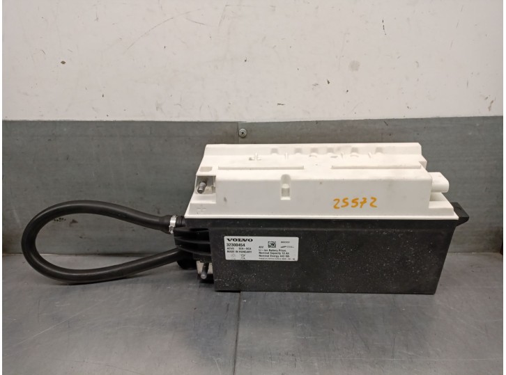 Replacement battery for Volvo XC60 II (246) D5 AWD OEM IAM reference 32300454 32300454 