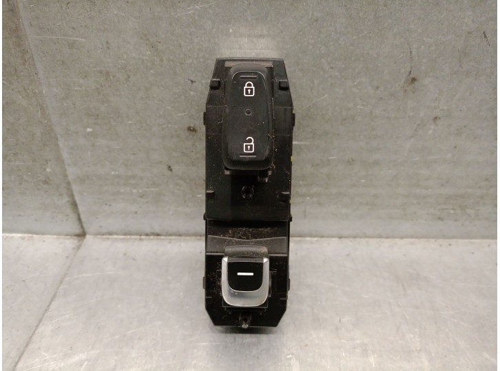 Replacement front right window regulator switch for Kia Sportage IV (QL, QLE) 1.6 CRDi OEM IAM reference 93575F1000 93576F1000