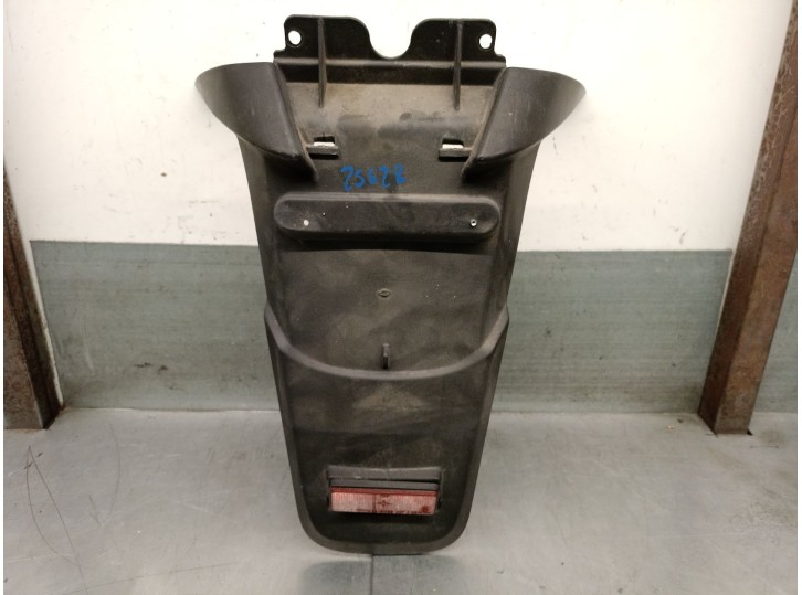 Recambio de guardabarros trasero para kymco xciting xciting 500i r (t7) referencia OEM IAM 80105LBA2E000 80105LBA2E000 