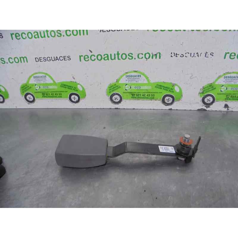 Recambio de enganche cinturon para ssangyong rodius 2.0 td cat referencia OEM IAM   