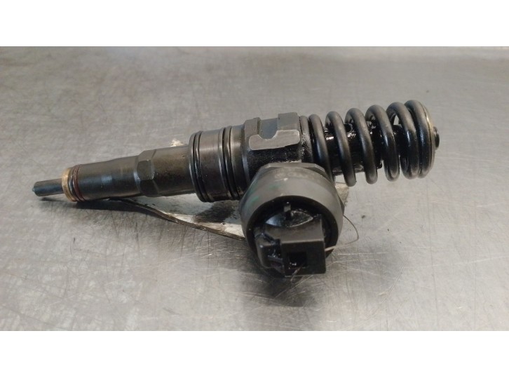 Recambio de inyector para volkswagen golf v (1k1) 1.9 tdi referencia OEM IAM 038130073BN 0414720313