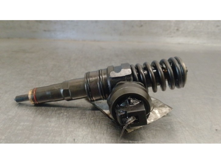 Recambio de inyector para volkswagen golf v (1k1) 1.9 tdi referencia OEM IAM 038130073BN 0414720313