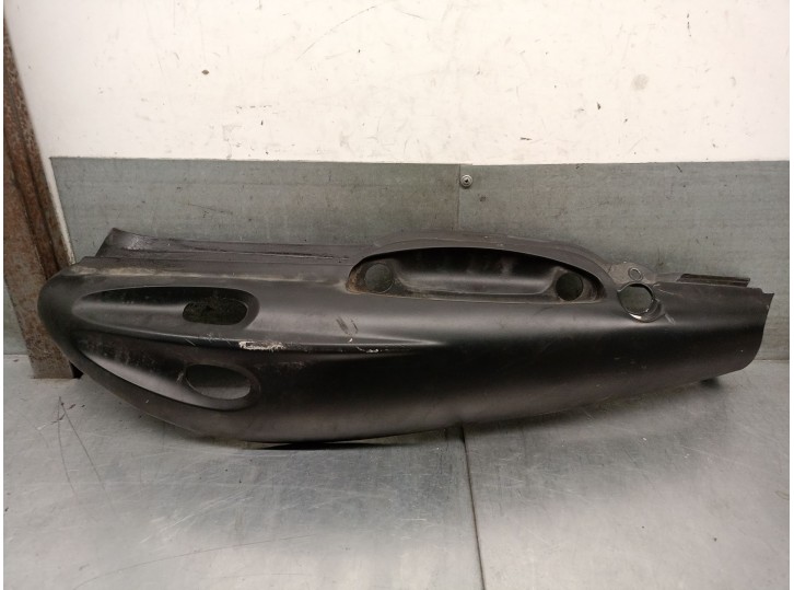 Recambio de embellecedor para suzuki ay ay 50 w katana referencia OEM IAM 4721135E00 4721135E00NE2 