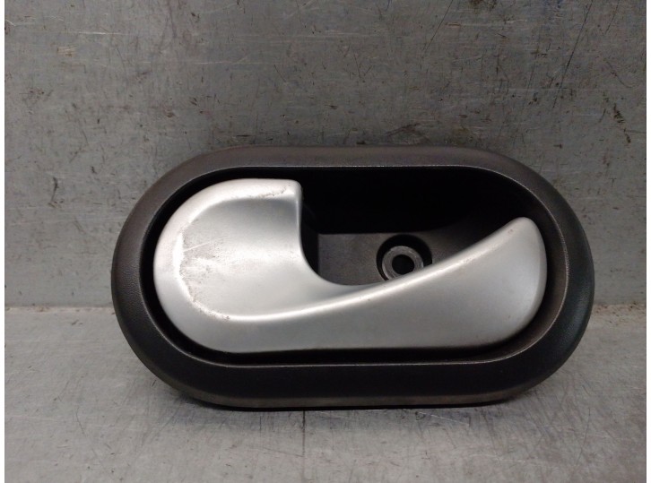 Replacement front left interior door handle for Dacia Sandero (BS_) 1.6 (BS0D, BS0B, BS0F, BS0H) OEM IAM reference 8200733