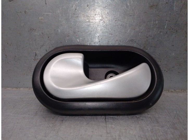 Replacement rear left interior door handle for Dacia Sandero (BS_) 1.6 (BS0D, BS0B, BS0F, BS0H) OEM IAM reference 820073384