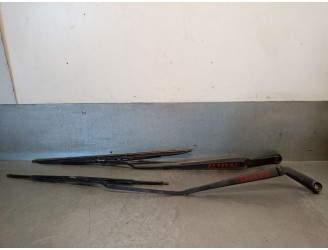 Replacement front right wiper arm for Seat Leon (1M1) 1.6 16V OEM IAM reference 1M1955410D 1M1955409B 