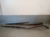 Replacement front right wiper arm for Seat Leon (1M1) 1.6 16V OEM IAM reference 1M1955410D 1M1955409B 