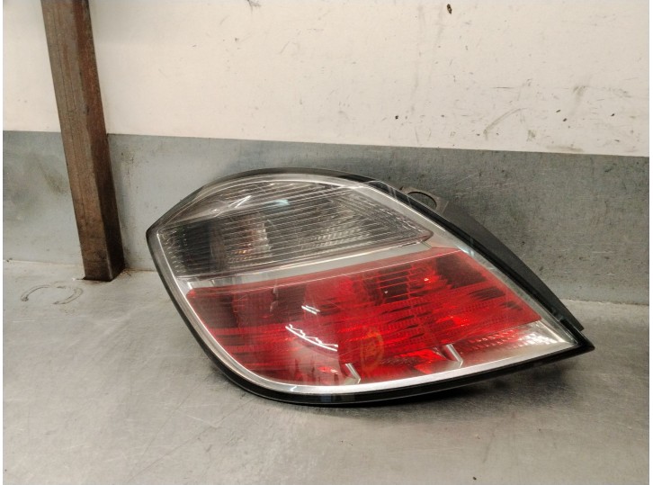 Replacement rear left tail light for opel astra h (a04) 1.4 (l48) OEM IAM reference 13222324 1222355 