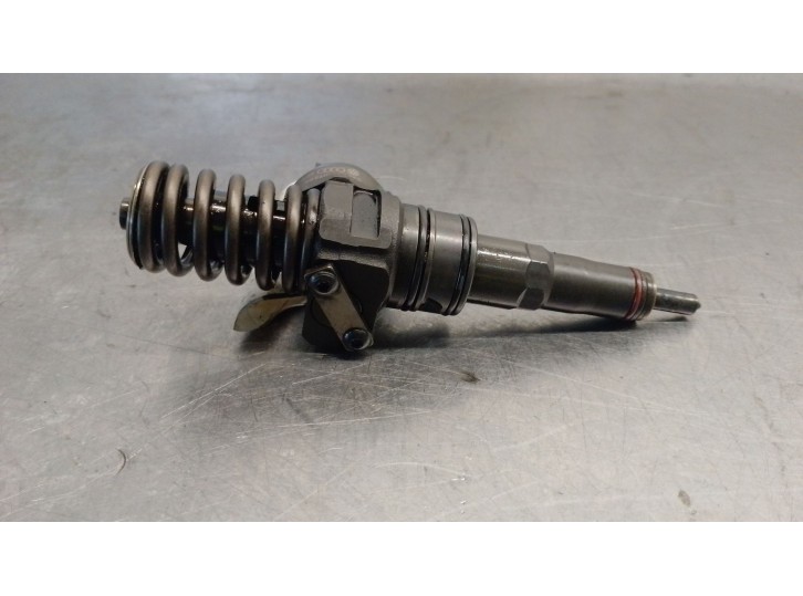 Recambio de inyector para volkswagen polo iv (9n_, 9a_) 1.4 tdi referencia OEM IAM 038130073BN 0414720313